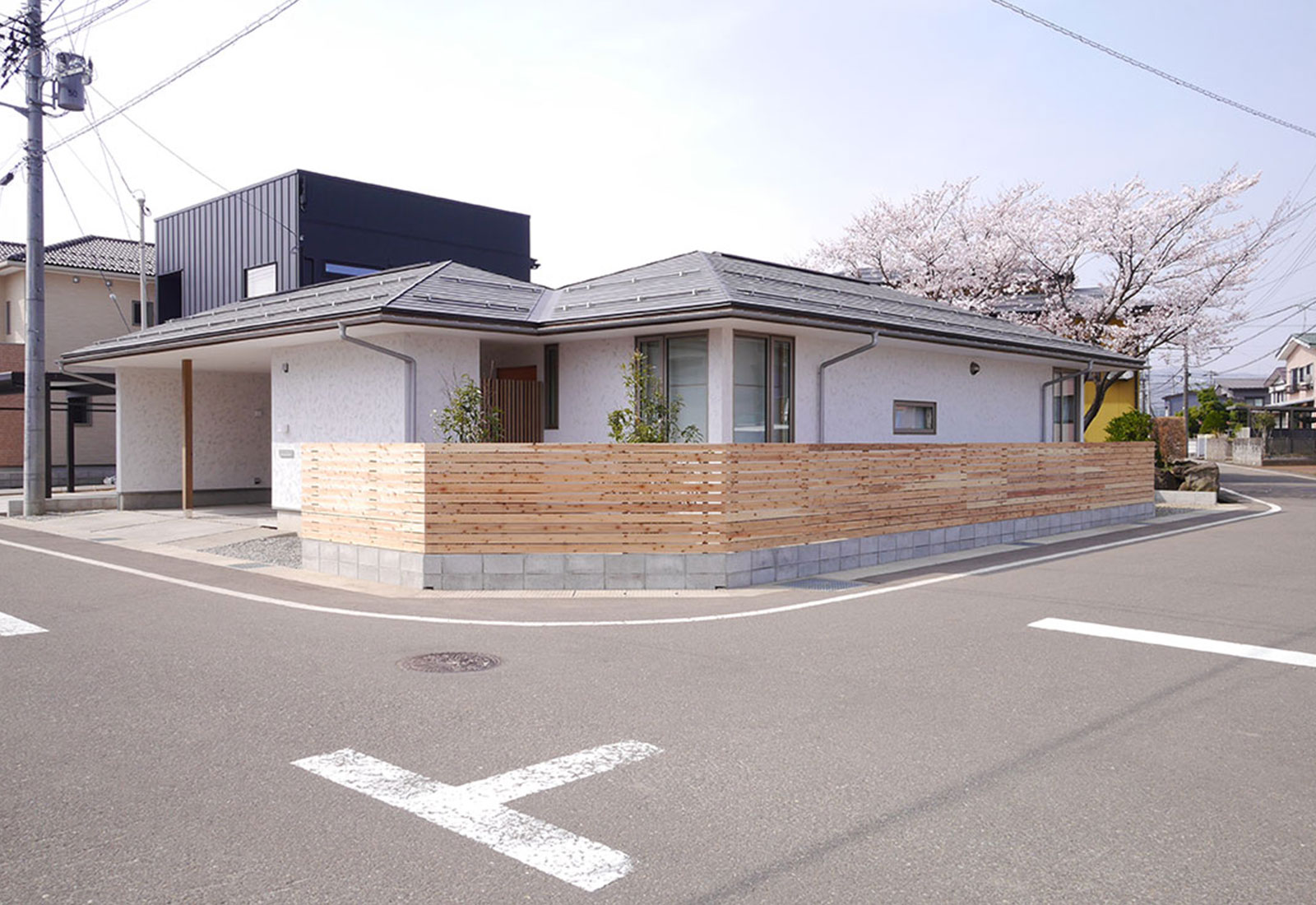 サクラ下の平屋